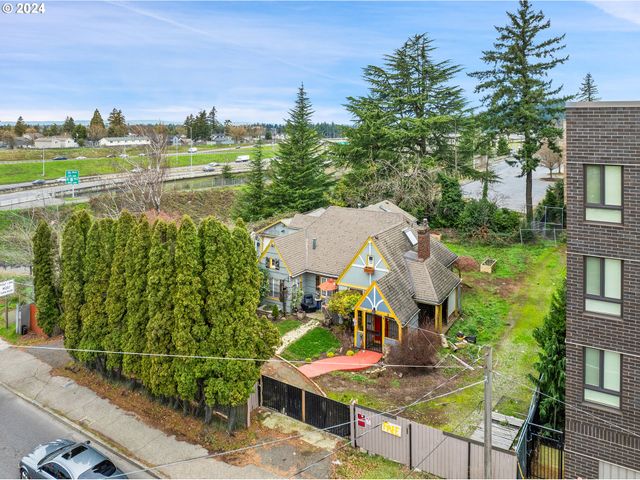 9715 Ne Glisan St, Portland, OR 97220