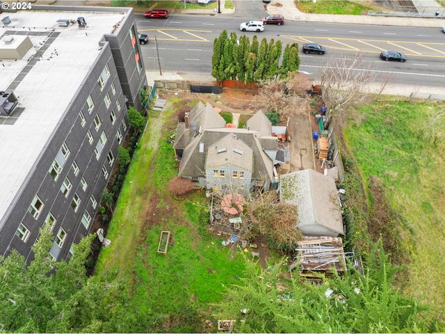 9715 Ne Glisan St, Portland, OR 97220