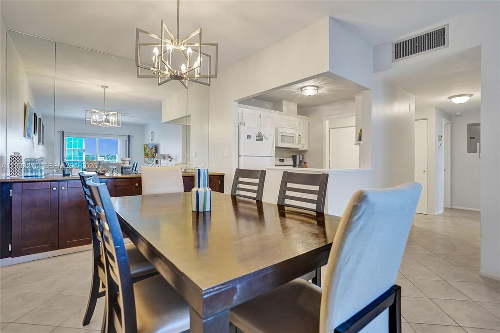 Image 4 of property listing at 400 N Riverside Dr 503, Pompano Beach, FL 33062