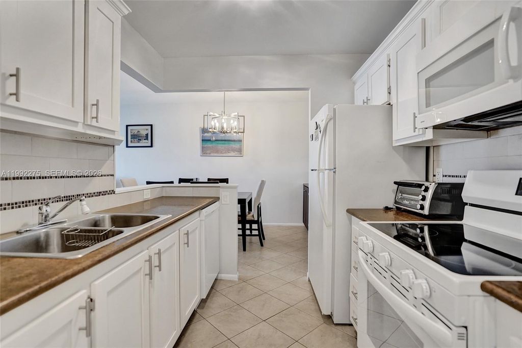 Image 5 of property listing at 400 N Riverside Dr 503, Pompano Beach, FL 33062