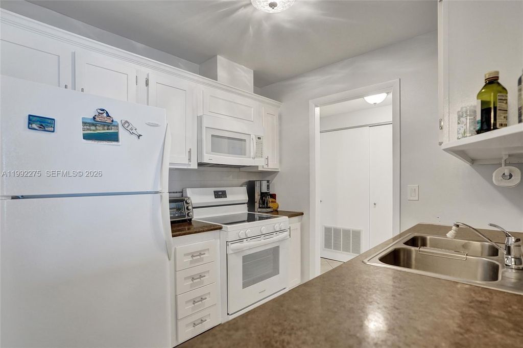 Image 6 of property listing at 400 N Riverside Dr 503, Pompano Beach, FL 33062