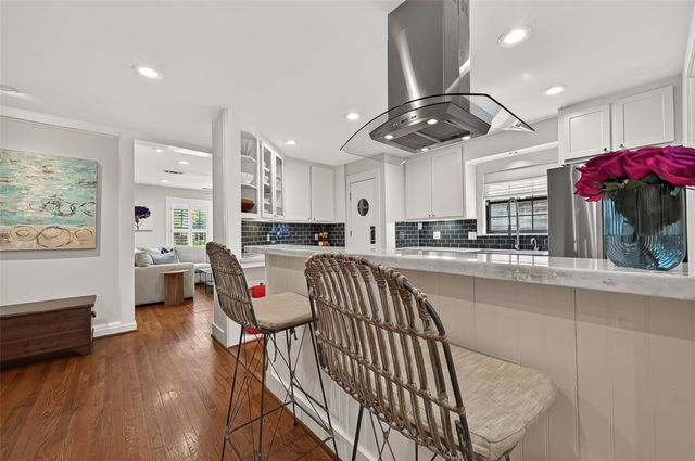 1530 Sue Barnett Drive, Houston, TX 77018