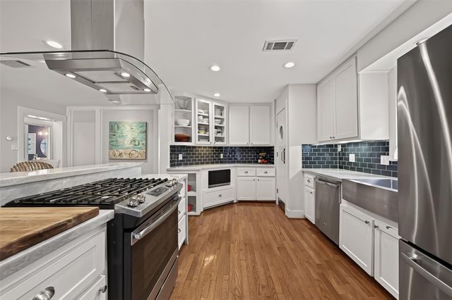 1530 Sue Barnett Drive, Houston, TX 77018