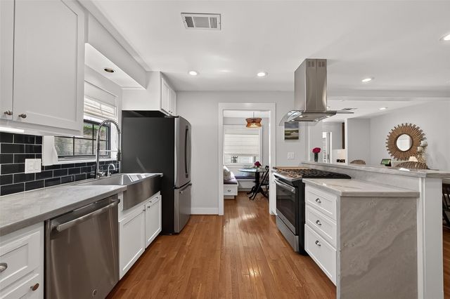 1530 Sue Barnett Drive, Houston, TX 77018