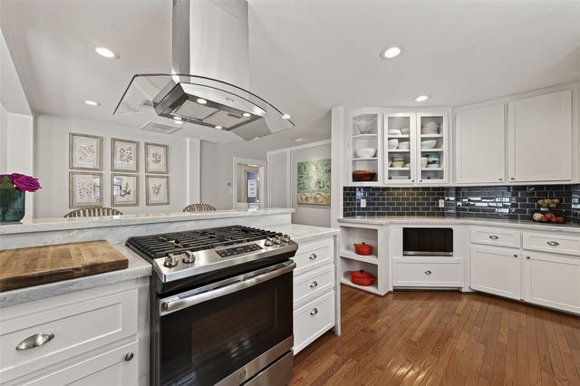 1530 Sue Barnett Drive, Houston, TX 77018