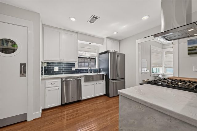 1530 Sue Barnett Drive, Houston, TX 77018