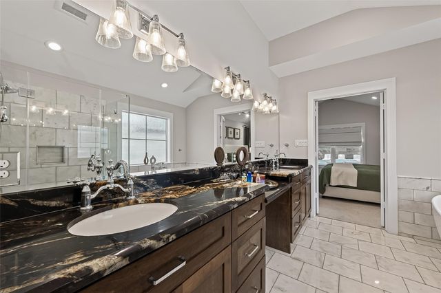 1530 Sue Barnett Drive, Houston, TX 77018