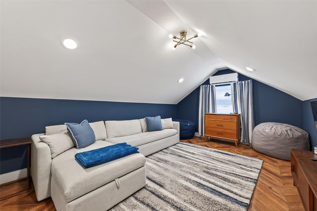 1530 Sue Barnett Drive, Houston, TX 77018