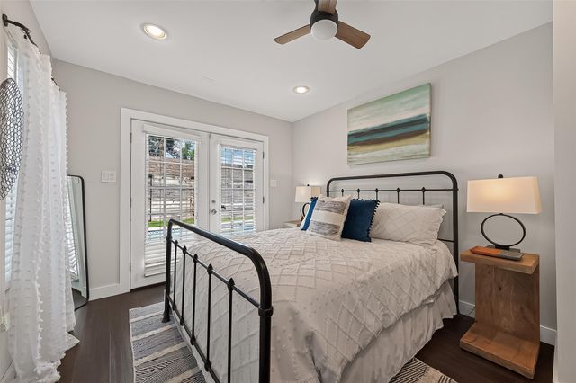 1530 Sue Barnett Drive, Houston, TX 77018