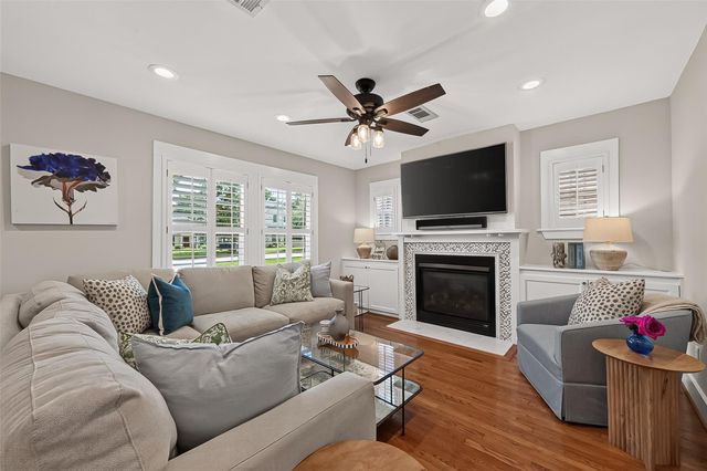 1530 Sue Barnett Drive, Houston, TX 77018