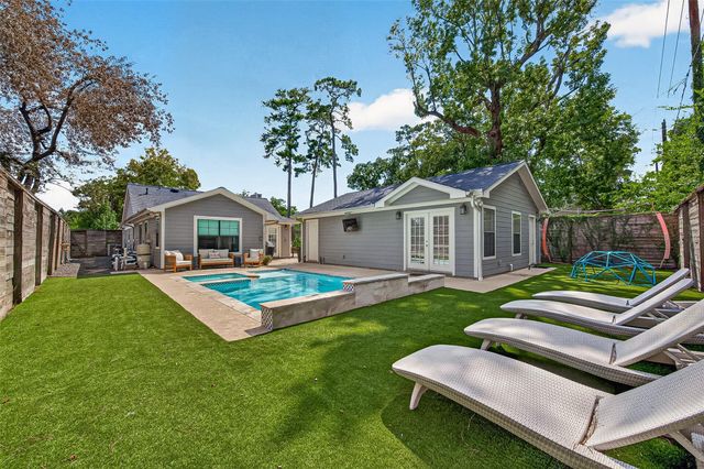 1530 Sue Barnett Drive, Houston, TX 77018
