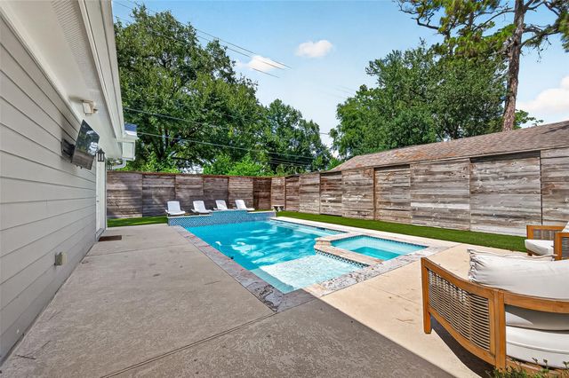 1530 Sue Barnett Drive, Houston, TX 77018