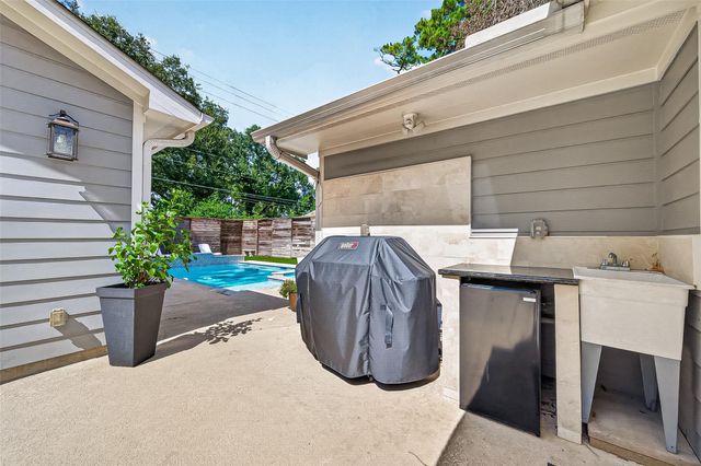 1530 Sue Barnett Drive, Houston, TX 77018