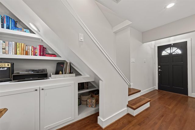 1530 Sue Barnett Drive, Houston, TX 77018