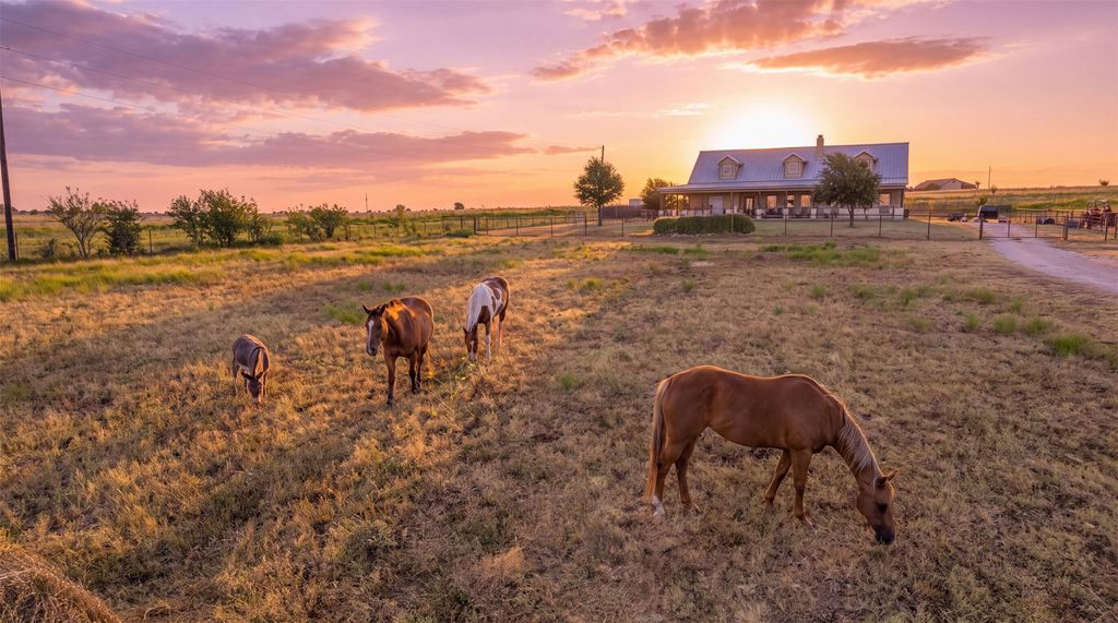 8928 County Road 1232, Godley, TX 76044 — exterior
