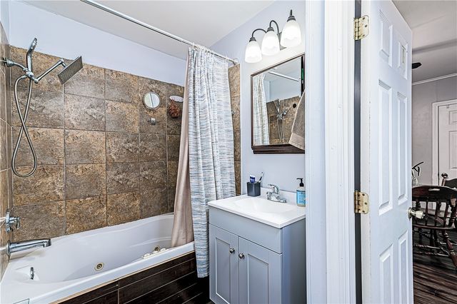 28 Bakers Creek Road, Warwick, RI 02886