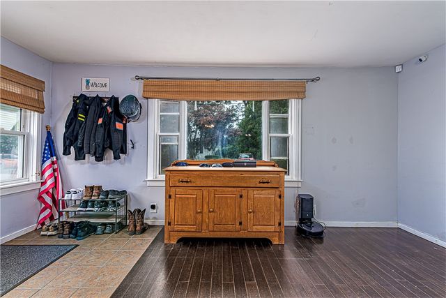 28 Bakers Creek Road, Warwick, RI 02886