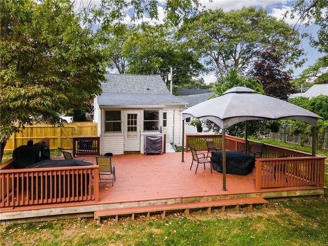 28 Bakers Creek Road, Warwick, RI 02886