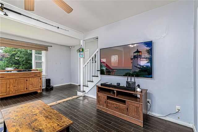 28 Bakers Creek Road, Warwick, RI 02886