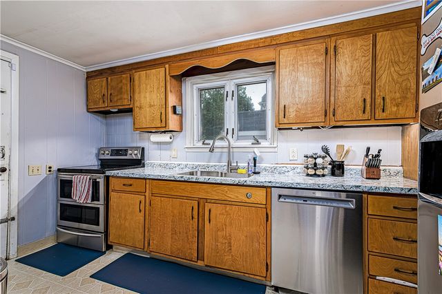 28 Bakers Creek Road, Warwick, RI 02886