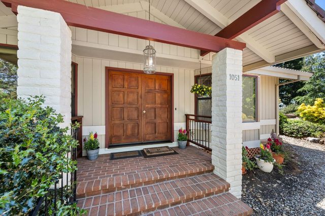 1051 Sandalwood Dr, Murphys, CA 95247