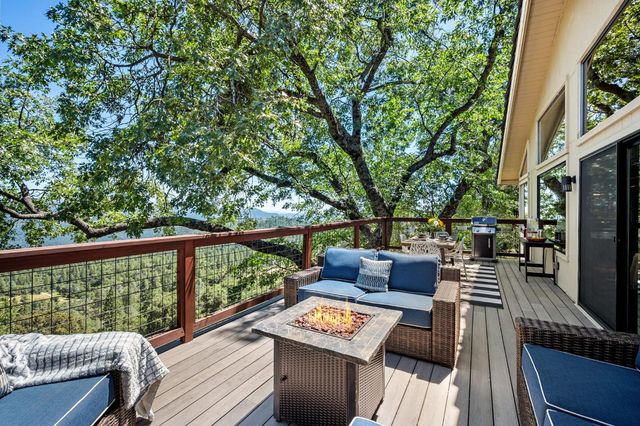 1051 Sandalwood Dr, Murphys, CA 95247