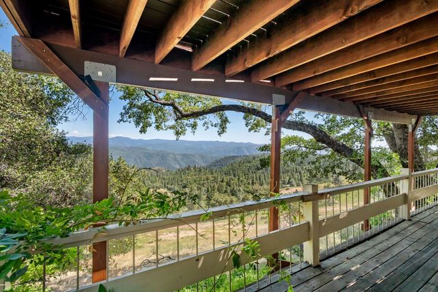1051 Sandalwood Dr, Murphys, CA 95247