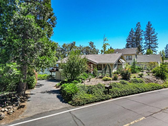 1051 Sandalwood Dr, Murphys, CA 95247