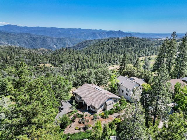 1051 Sandalwood Dr, Murphys, CA 95247
