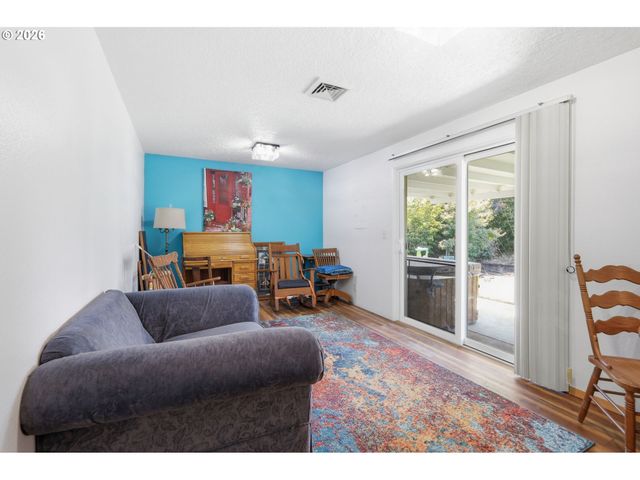 1000 SAVILLE Ave, Eugene, OR 97404
