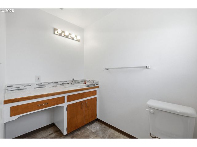 1000 SAVILLE Ave, Eugene, OR 97404