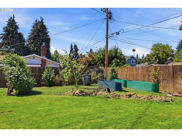1000 SAVILLE Ave, Eugene, OR 97404