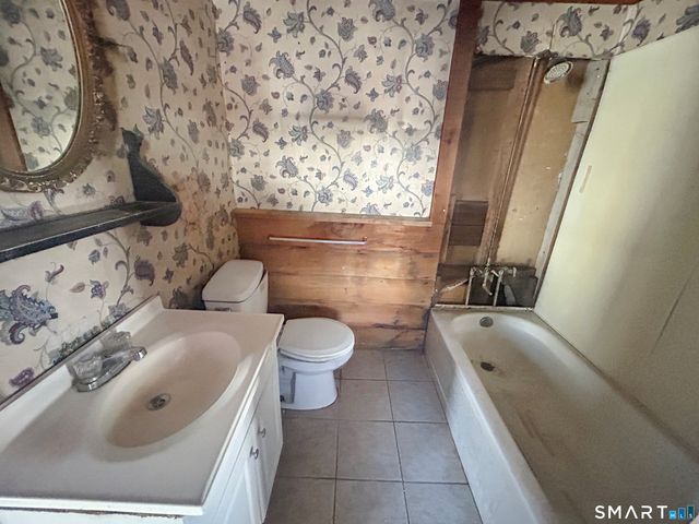 70 East Hill Road, Canton, CT 06019