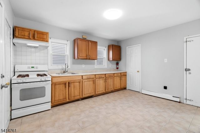 61 Holsman St, Paterson City, NJ 07522
