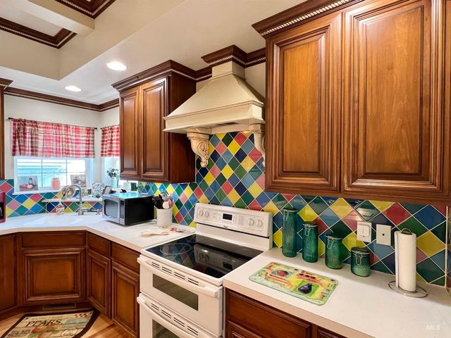 710 Locust St, Twin Falls, ID 83301