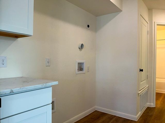 2002 W 2nd ST 1300, Taylor, TX 76574
