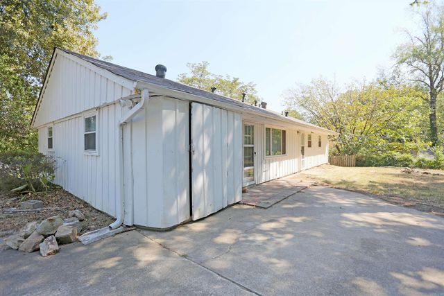 61 White Oak Lane, Little Rock, AR 72227