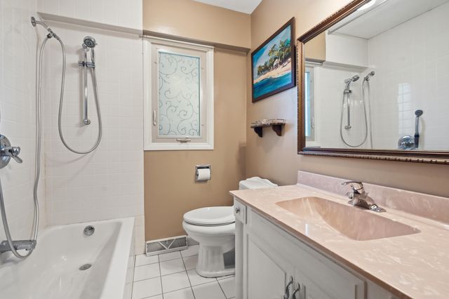 9218 Greenwood Avenue, Munster, IN 46321