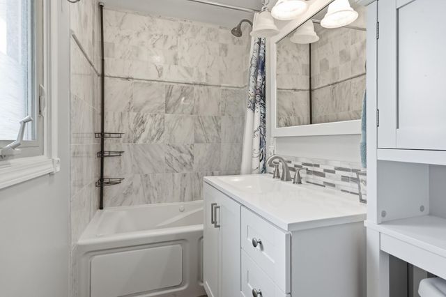 9218 Greenwood Avenue, Munster, IN 46321