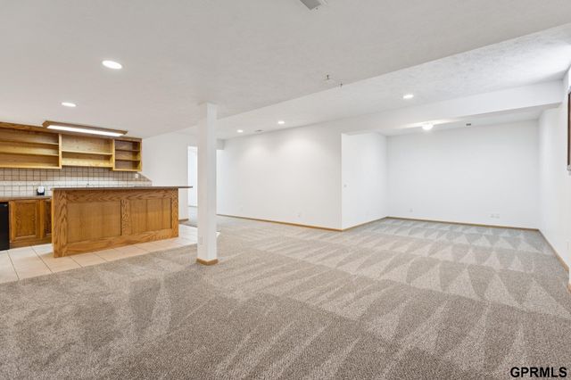 9403 S 25Th Avenue, Bellevue, NE 68147