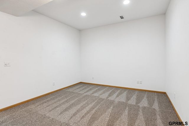 9403 S 25Th Avenue, Bellevue, NE 68147