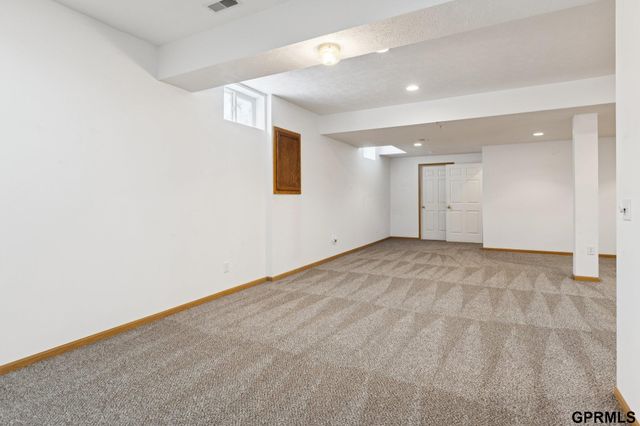 9403 S 25Th Avenue, Bellevue, NE 68147