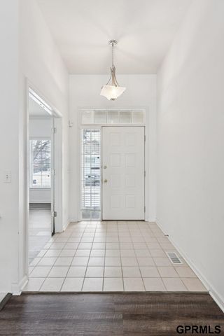 9403 S 25Th Avenue, Bellevue, NE 68147