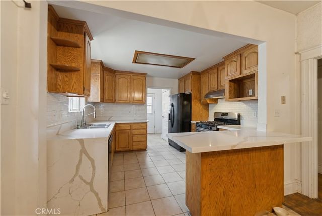 4211 S Flower, Los Angeles, CA 90037