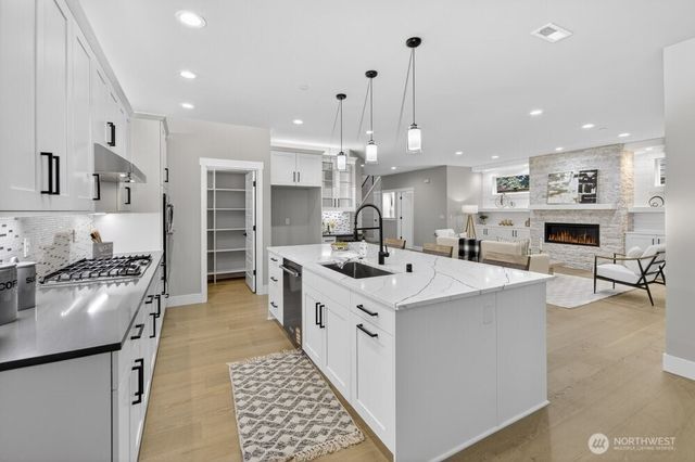 15008 75th Avenue NE, Kenmore, WA 98028