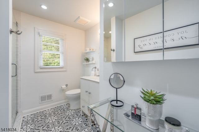 272 Glen Avenue, Millburn Twp., NJ 07041