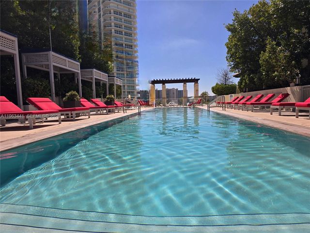 200 Sunny Isles Blvd TH-205, Sunny Isles Beach, FL 33160