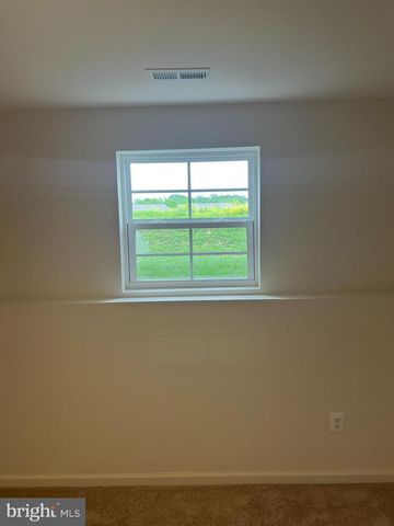 18 CLIFTON MNR, Falling Waters, WV 25419
