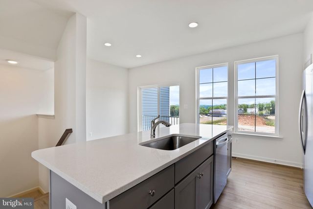 18 CLIFTON MNR, Falling Waters, WV 25419