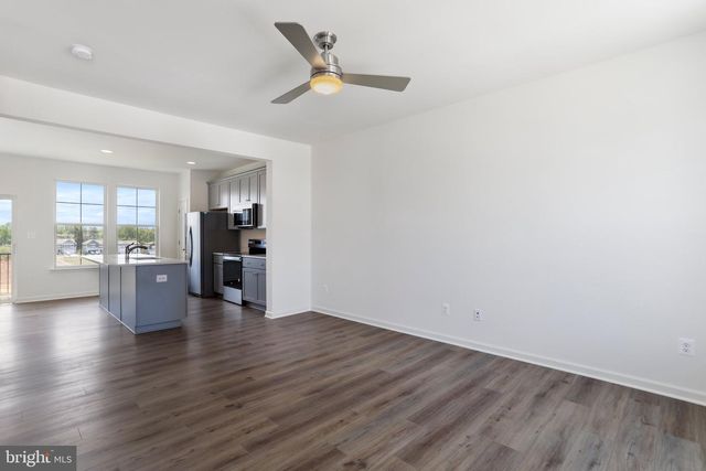 18 CLIFTON MNR, Falling Waters, WV 25419